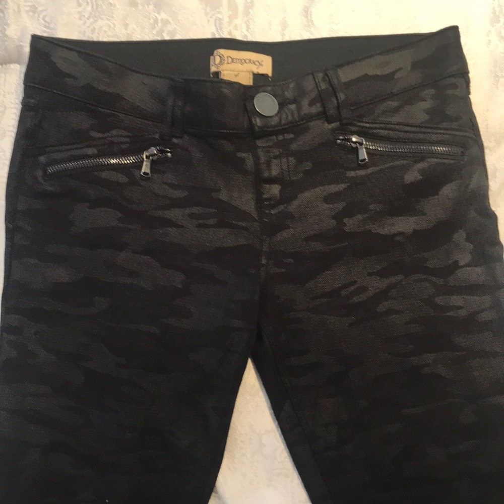 Black jeggins army print